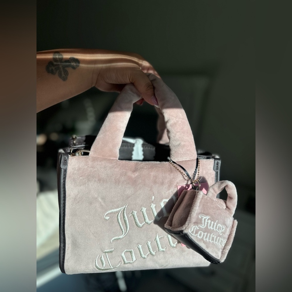 Juicy Couture Better Together Mini Bag
Brand new with tags - Picture 1 of 4